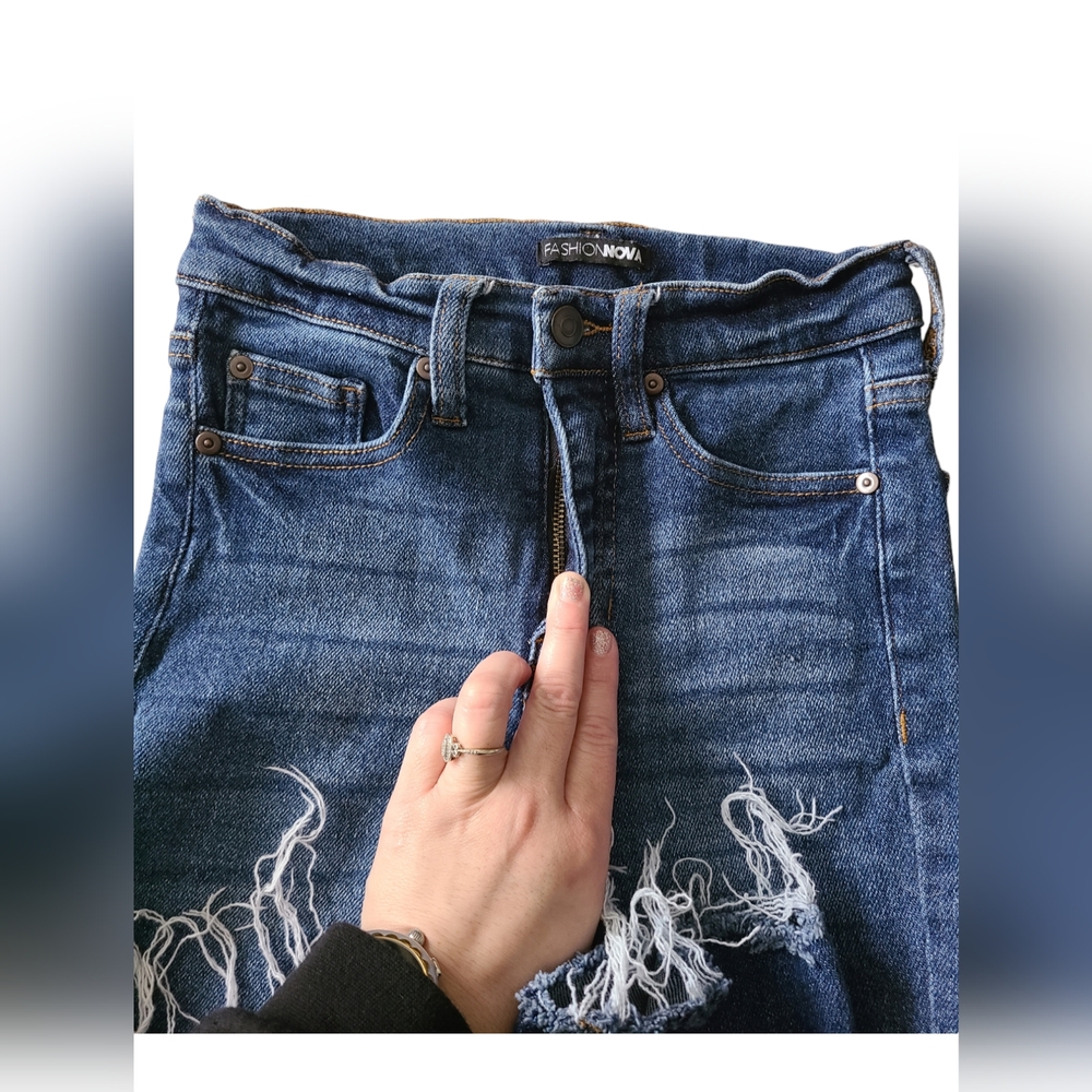 FASHION NOVA | RAW HEM JEANS | SIZE 1/25 - Picture 7 of 13